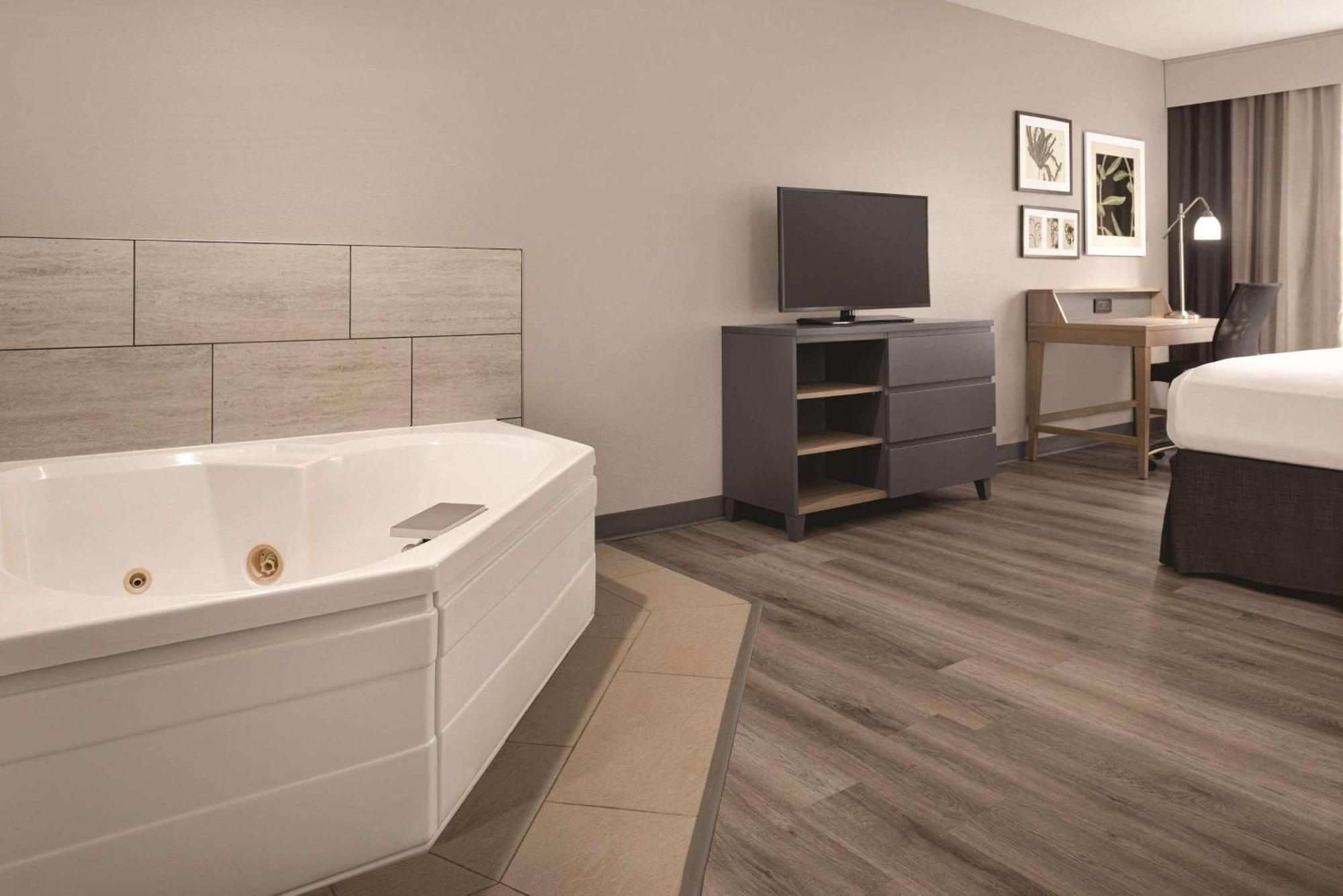 Country Inn & Suites By Radisson, Waterloo, Ia Dış mekan fotoğraf