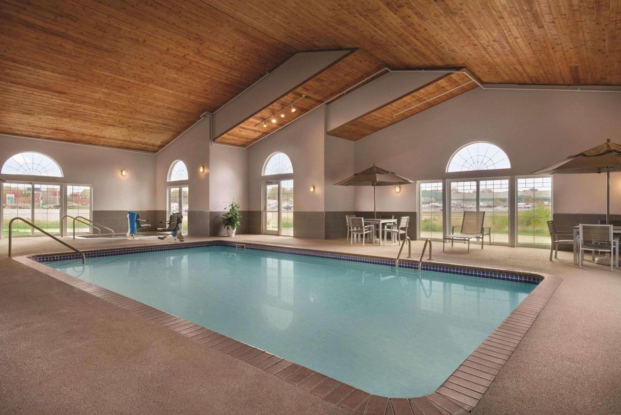 Country Inn & Suites By Radisson, Waterloo, Ia Dış mekan fotoğraf