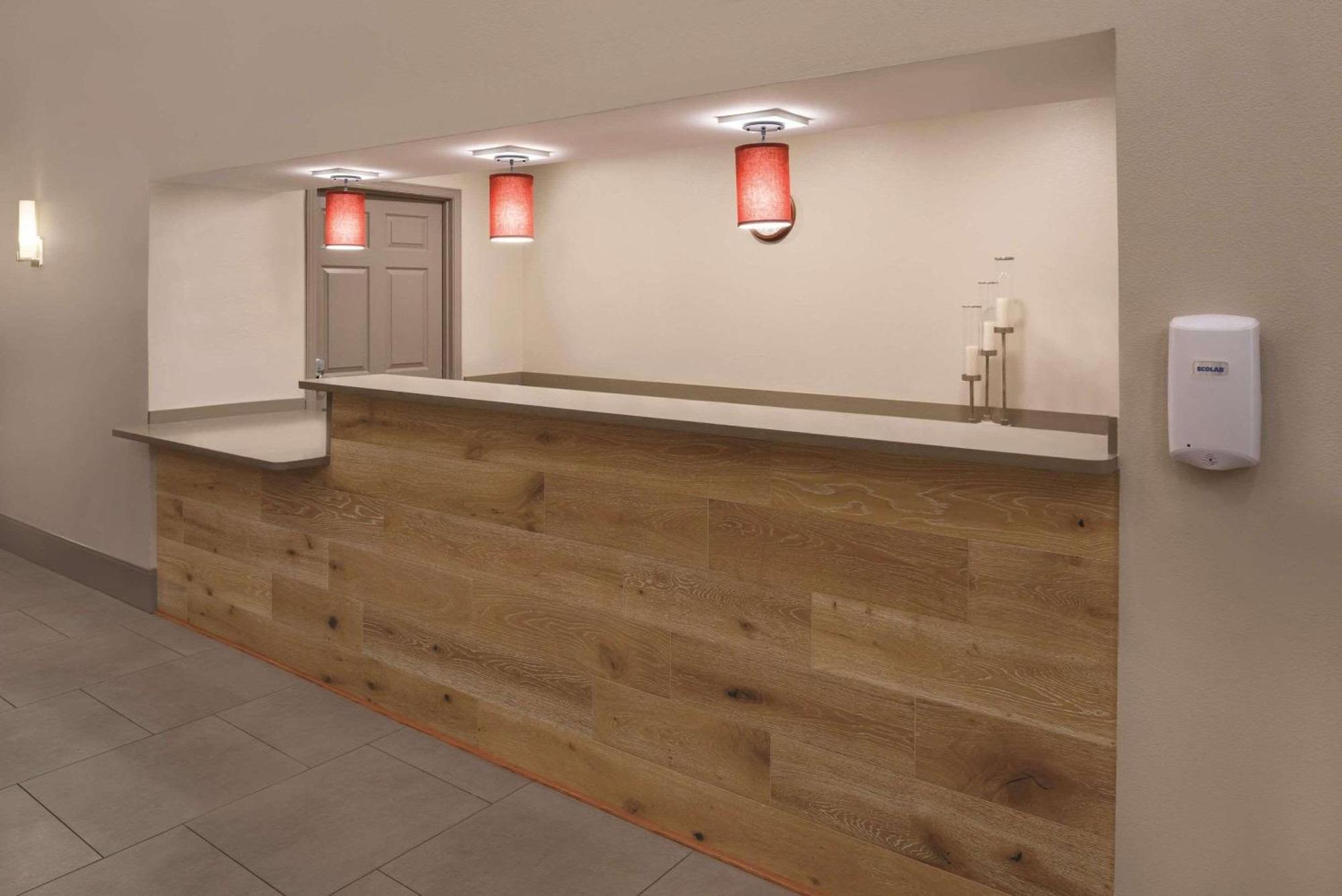 Country Inn & Suites By Radisson, Waterloo, Ia Dış mekan fotoğraf